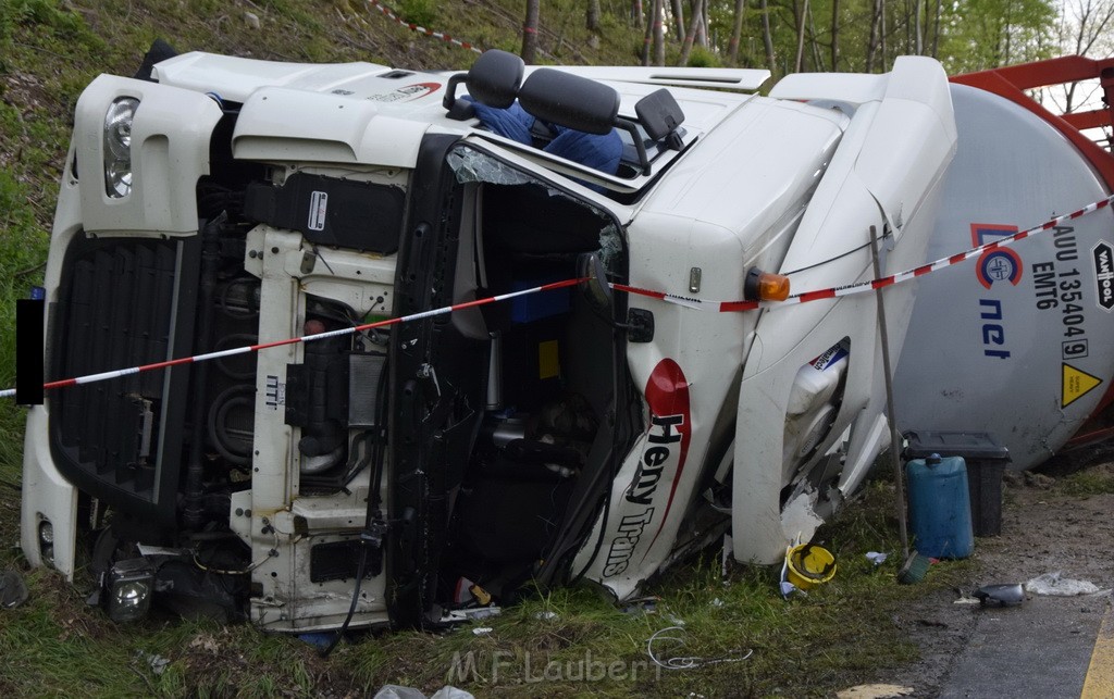 VU Gefahrgut LKW umgestuerzt A 4 Rich Koeln Hoehe AS Gummersbach P254.JPG - Miklos Laubert